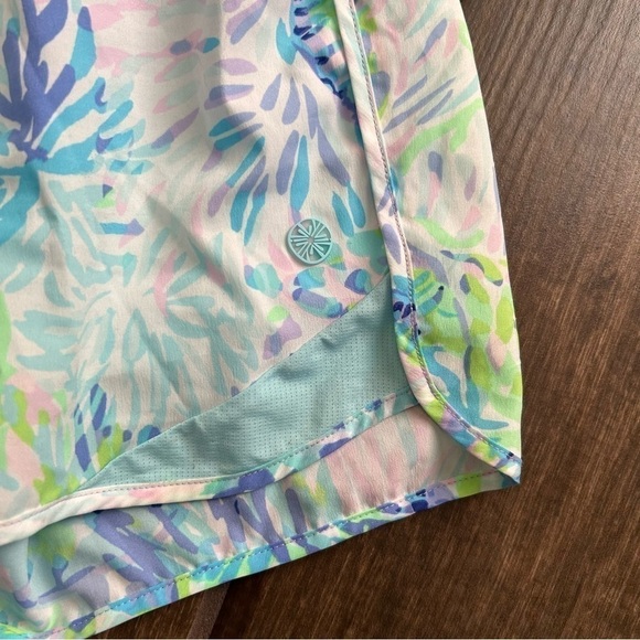 Lilly Pulitzer Luxletic Ocean Trail Shorts in Shell of a Party Sz XXS - Picture 3 of 8
